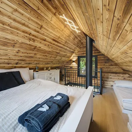 Forest&lake Retreat *